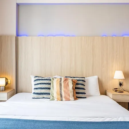 Daze 1-br By Finikoudes ラルナカ