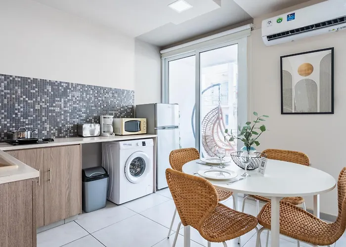 Daze 1-br By Finikoudes Apartmán