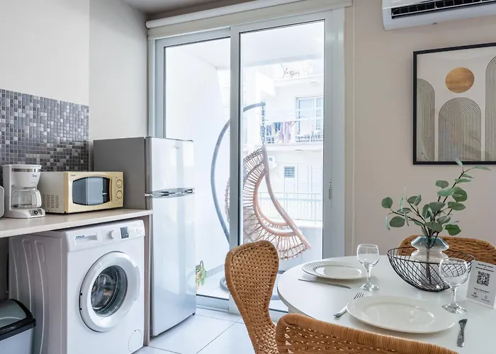 Daze 1-br By Finikoudes アパート *